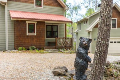 Nestled at the end of a quiet cul-de-sac in Sapphire Valley - photo 9