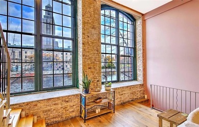 (private lake, pond, coastal) Apartment Active Under Contract in Pawtucket Rhode Island