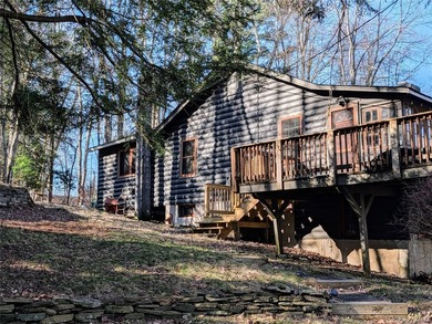 Welcome to the quintessential lake house in the storybook - photo 2
