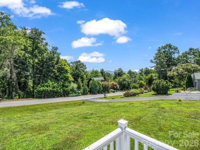 Brand new roof! 3 Bedrooms + Office, large upstairs flex space - photo 3