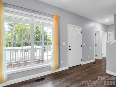 Brand new roof! 3 Bedrooms + Office, large upstairs flex space - photo 6