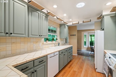 Rare opportunity to own a fully equipped horse property on 5.65 - photo 16