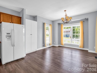 Brand new roof! 3 Bedrooms + Office, large upstairs flex space - photo 8