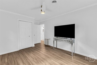Welcome home to this stunning, fully renovated 2-bedroom, and - photo 21