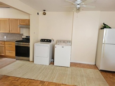 Location, Location, Location!! 2 family home with 5 bedrooms & 2 - photo 7