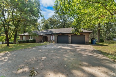 Lake Taneycomo Home For Sale in Forsyth Missouri