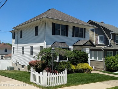 WELCOME TO 224 ST. JOHN'S AVENUE, A BEAUTIFULLY RENOVATED - photo 2