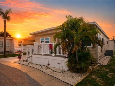 Welcome to this BEAUTIFULLY UPDATED, MOVE-IN READY 2-bedroom - photo 3