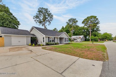 LIKE NEW and completely renovated from top to bottom, this - photo 35
