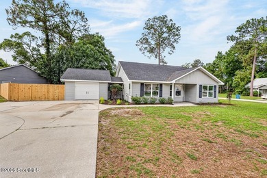LIKE NEW and completely renovated from top to bottom, this - photo 37