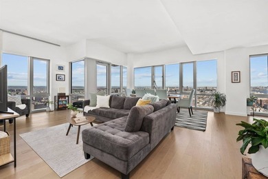 A rare penthouse resale at 75 Park Lane South. Residence PH 3701 - photo 1