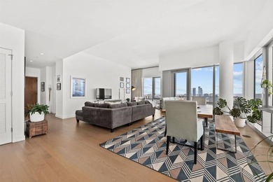 A rare penthouse resale at 75 Park Lane South. Residence PH 3701 - photo 3
