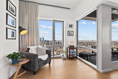 A rare penthouse resale at 75 Park Lane South. Residence PH 3701 - photo 5