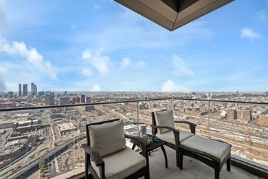 A rare penthouse resale at 75 Park Lane South. Residence PH 3701 - photo 6