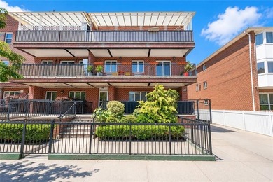 Rare-find semi-detached 3-bedroom, 2-bath condo with a private - photo 1