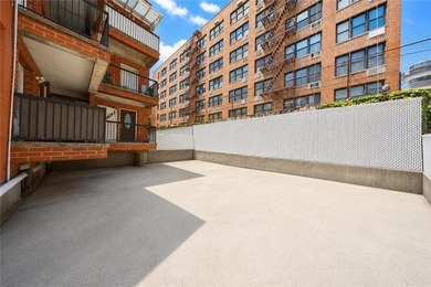 Rare-find semi-detached 3-bedroom, 2-bath condo with a private - photo 5