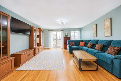 Rare-find semi-detached 3-bedroom, 2-bath condo with a private - photo 8