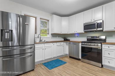 Wonderful Home Just Blocks from the Beach! Walking distance also - photo 12