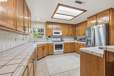Experience the beauty of foothill living in this elegant home - photo 13