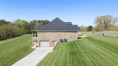Experience luxurious living in the desirable Allens Landing Lake - photo 3