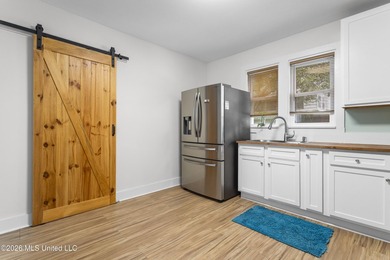 Wonderful Home Just Blocks from the Beach! Walking distance also - photo 13