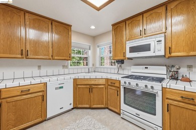 Experience the beauty of foothill living in this elegant home - photo 14