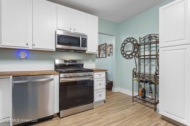 Wonderful Home Just Blocks from the Beach! Walking distance also - photo 14