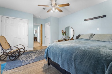 Wonderful Home Just Blocks from the Beach! Walking distance also - photo 15