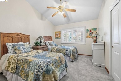 Experience the beauty of foothill living in this elegant home - photo 16