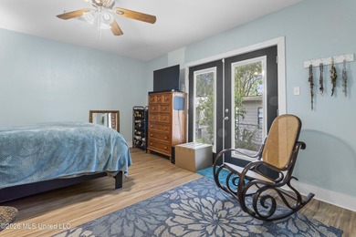 Wonderful Home Just Blocks from the Beach! Walking distance also - photo 16