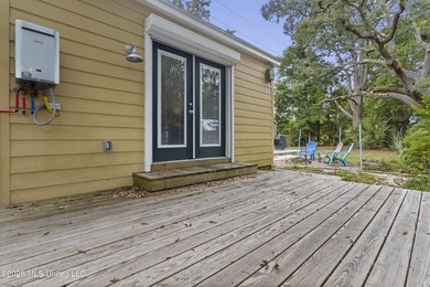 Wonderful Home Just Blocks from the Beach! Walking distance also - photo 17