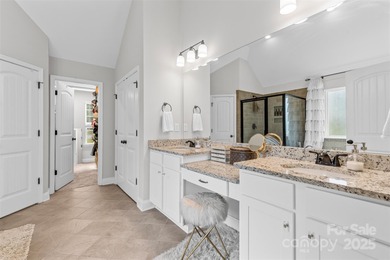 Welcome to this impeccably maintained, farmhouse-inspired - photo 20