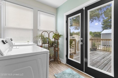 Wonderful Home Just Blocks from the Beach! Walking distance also - photo 22