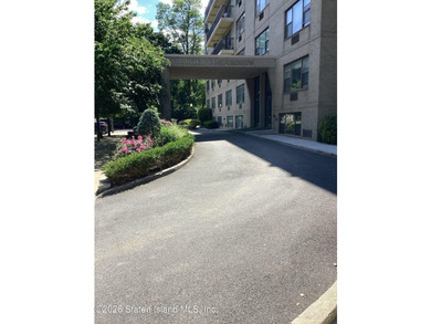 Condo in great location. Close to all transportation and - photo 2