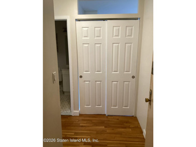 Condo in great location. Close to all transportation and - photo 3