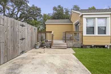 Wonderful Home Just Blocks from the Beach! Walking distance also - photo 34