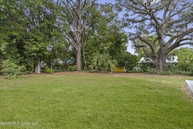Wonderful Home Just Blocks from the Beach! Walking distance also - photo 36