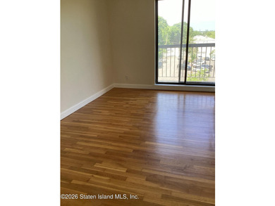 Condo in great location. Close to all transportation and - photo 7