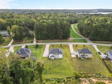 Welcome to this impeccably maintained, farmhouse-inspired - photo 38