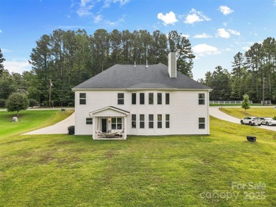 Welcome to this impeccably maintained, farmhouse-inspired - photo 40