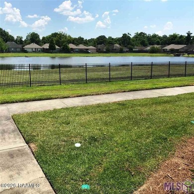 Rare lakefront opportunity near LSU! This beautifully maintained - photo 3