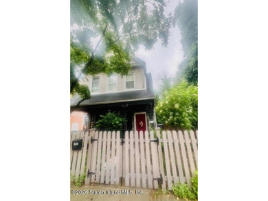 An opportunity to own a vintage street-to-street property on a - photo 3