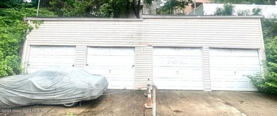 An opportunity to own a vintage street-to-street property on a - photo 6