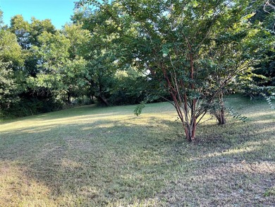A tranquil retreat awaits on Cross Street in Greenville, Texas - photo 6