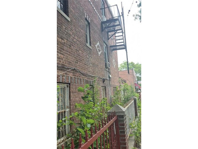 Opportunity For Investors Or Owner-Occupants Looking For A Solid - photo 3