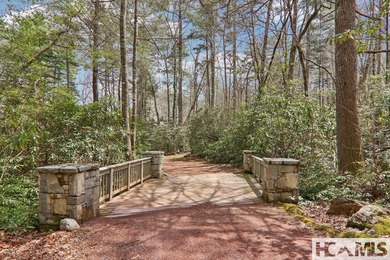 Discover a remarkable residence that embodies timeless mountain - photo 4