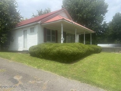 Investment Opportunity! This home features 2 BR, 1 bath, a large - photo 3
