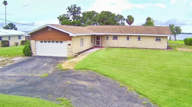 (private lake, pond, creek) Home For Sale in Frostproof Florida