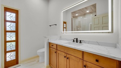 Stunning, TOTALLY UPDATED 3 story home in gated golf course - photo 19