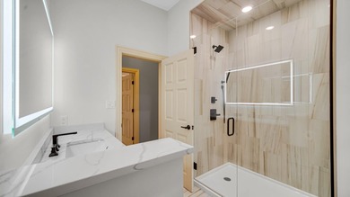 Stunning, TOTALLY UPDATED 3 story home in gated golf course - photo 20